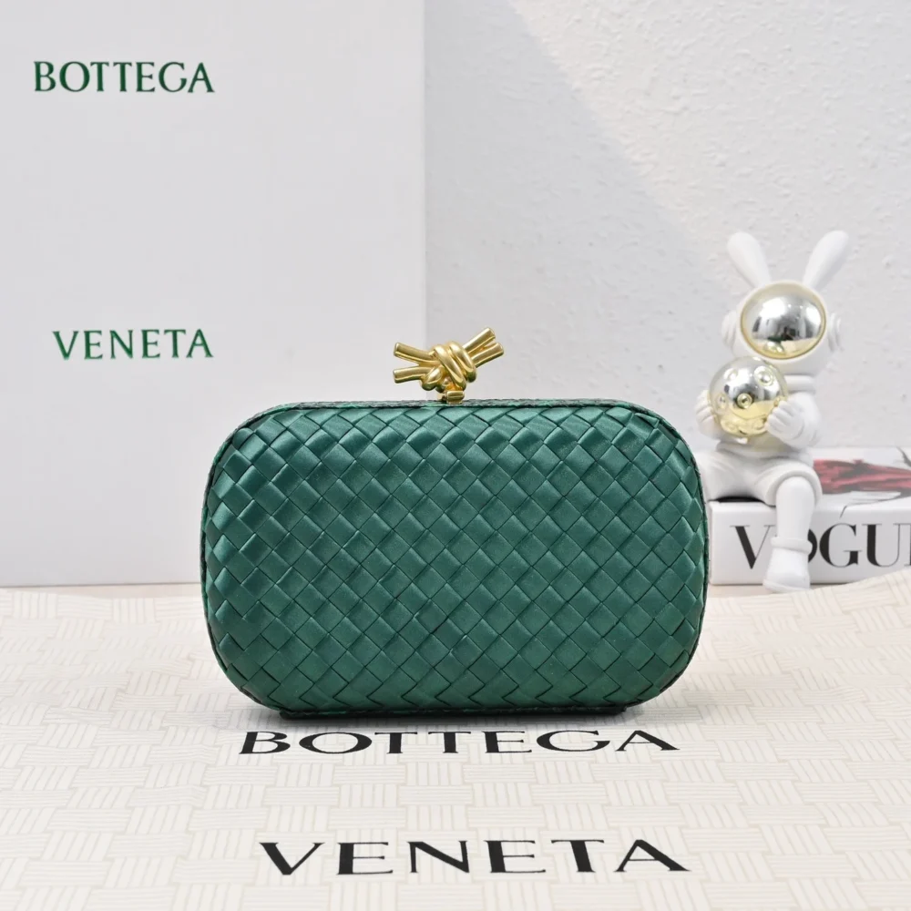 Bottega Veneta (BV) Knot