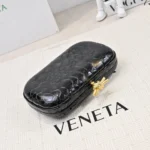 Bottega Veneta (BV) Knot