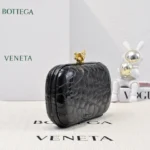 Bottega Veneta (BV) Knot