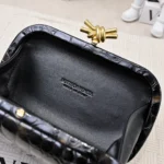 Bottega Veneta (BV) Knot