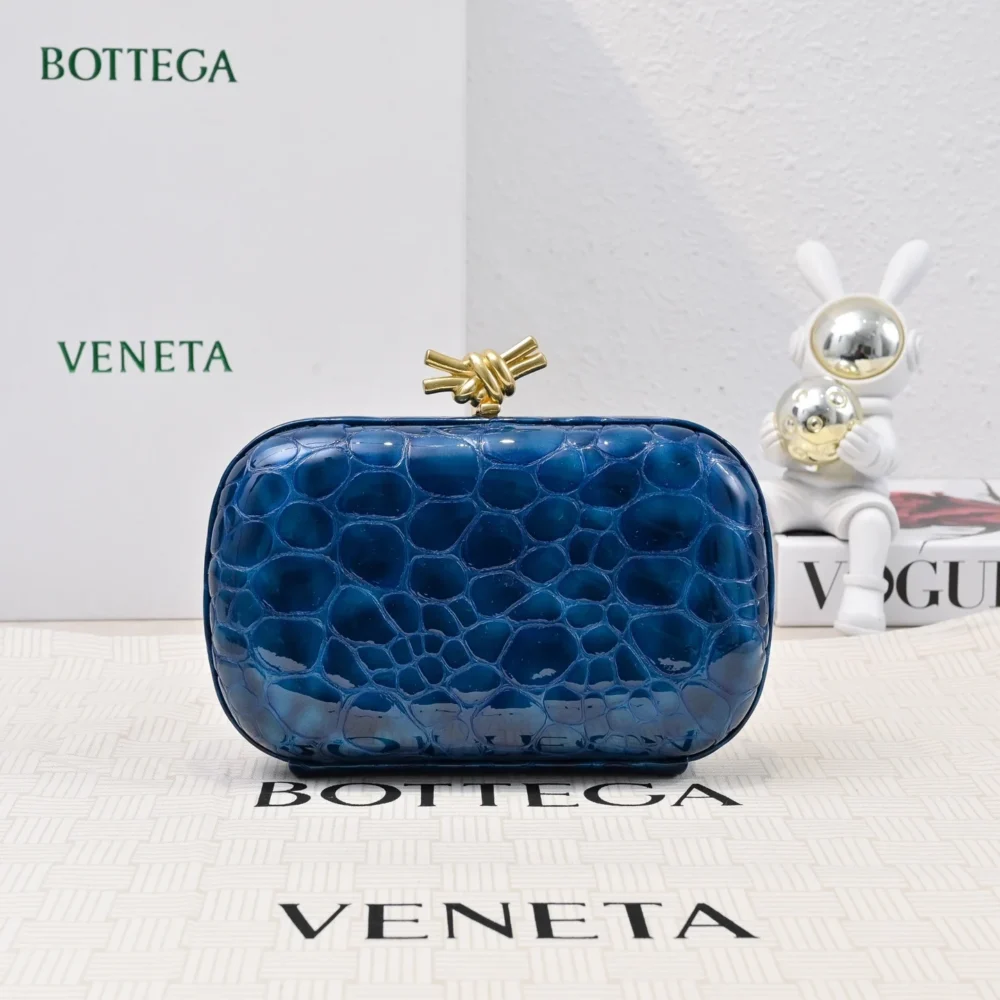 Bottega Veneta (BV) Knot